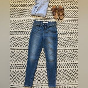 Women’s Curvy Fit Jeans - Classic Mid Wash